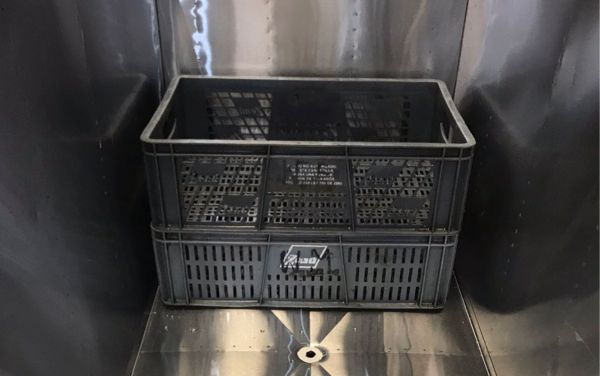 Canasta para almacenar dentro de un congelador de acero inoxidable
